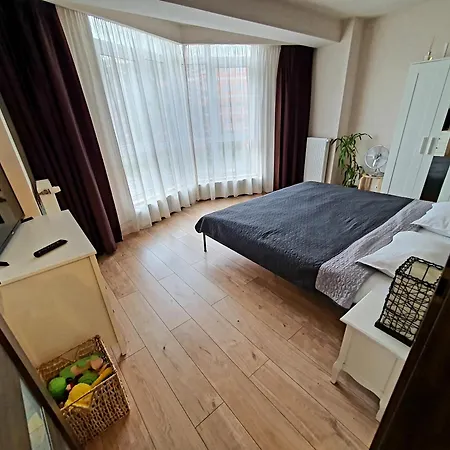Majestic Apartment *